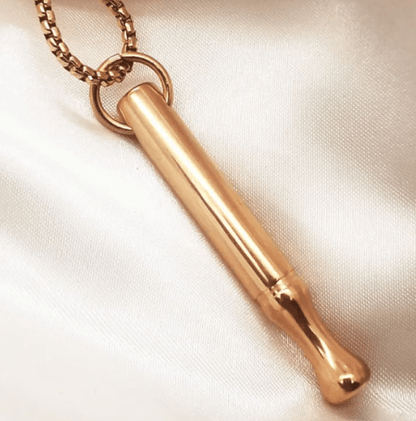 The Pause Kit pendant and anti-tangle chain for daily wear